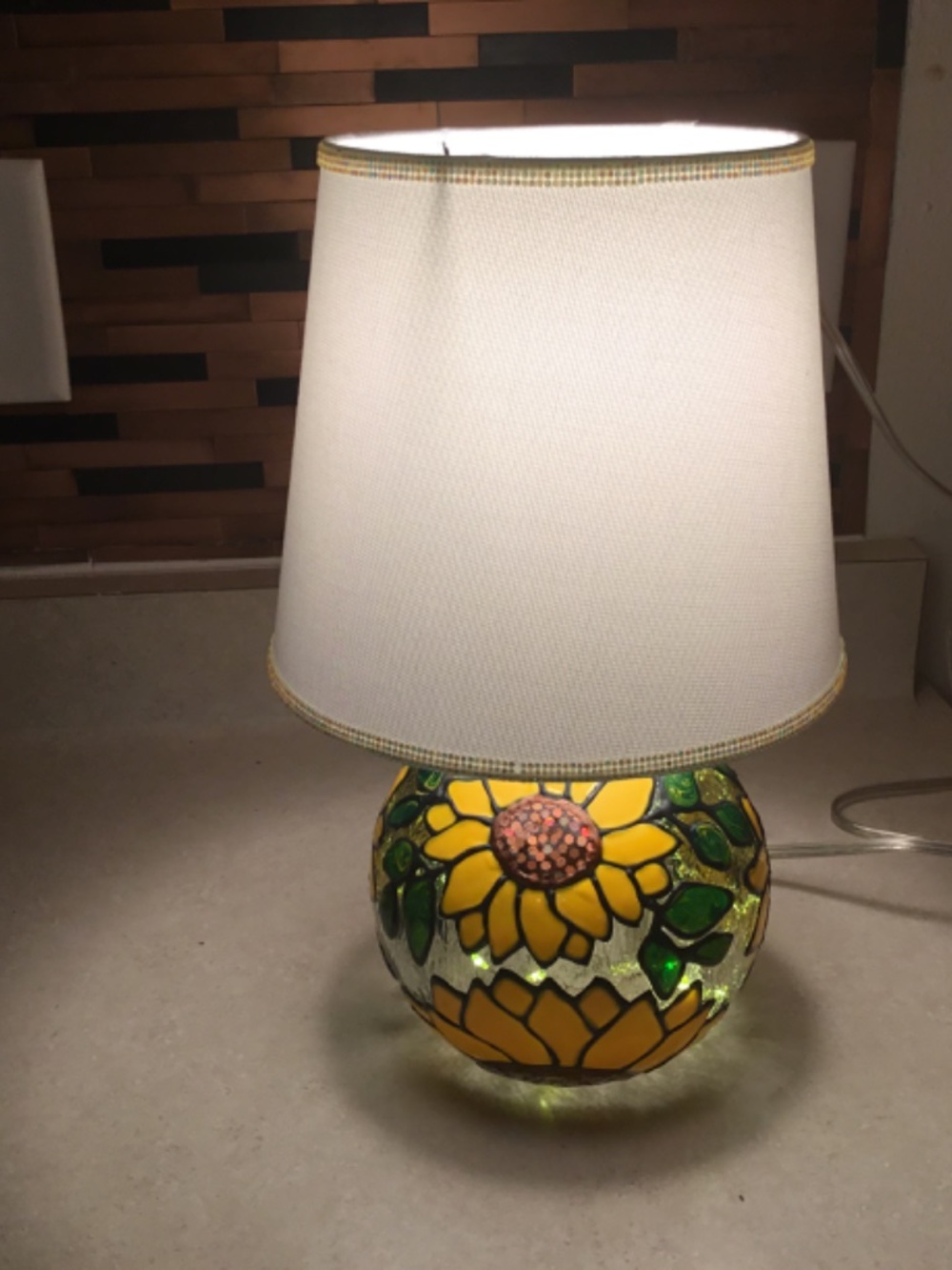 Sunflower HandPainted Stained Glass small lamp - Picture 4 of 4
